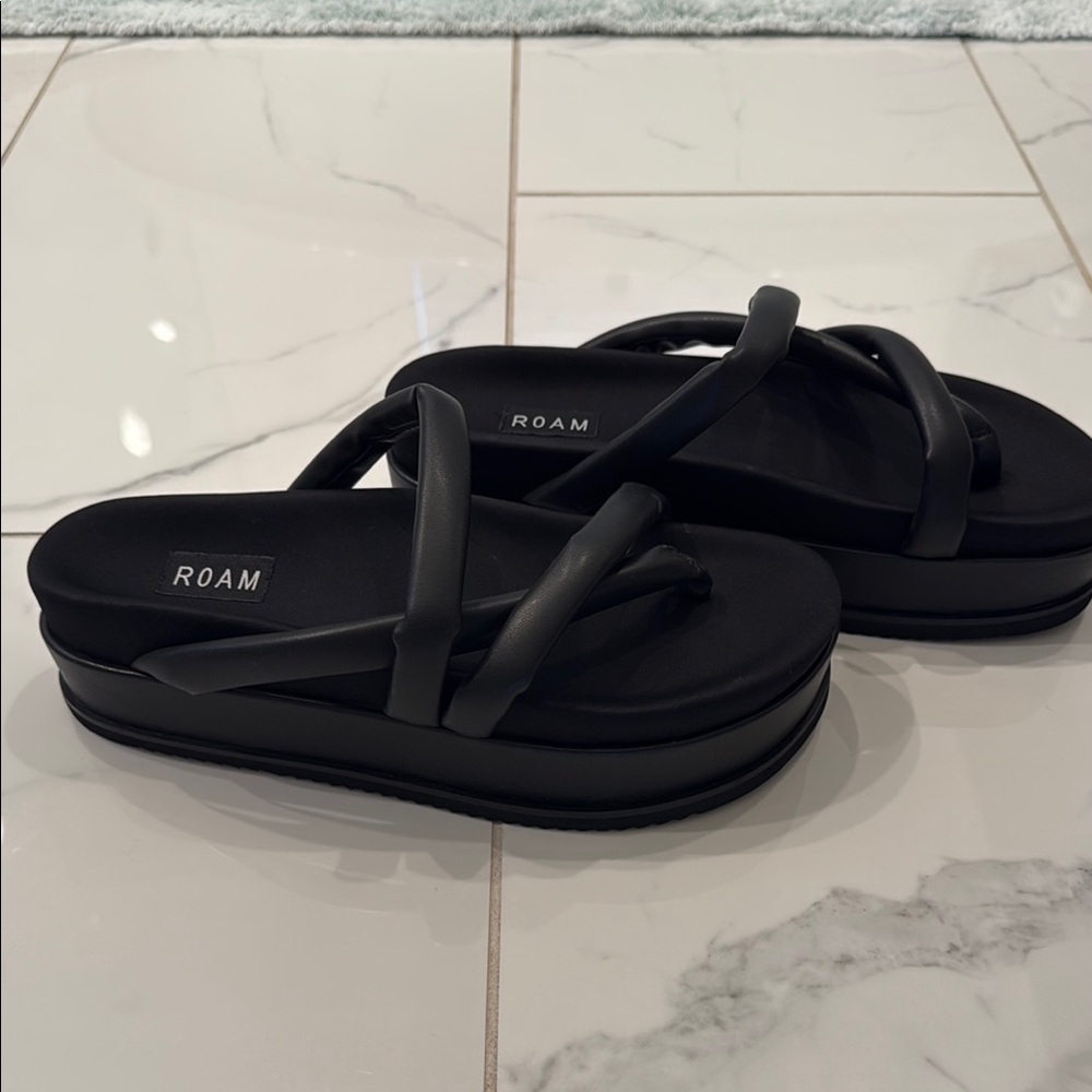 ROAM Black Slide Sandals